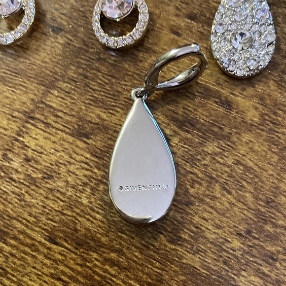 Givenchy Bridal earrings.. excellent condition like new - Picture 2 of 6